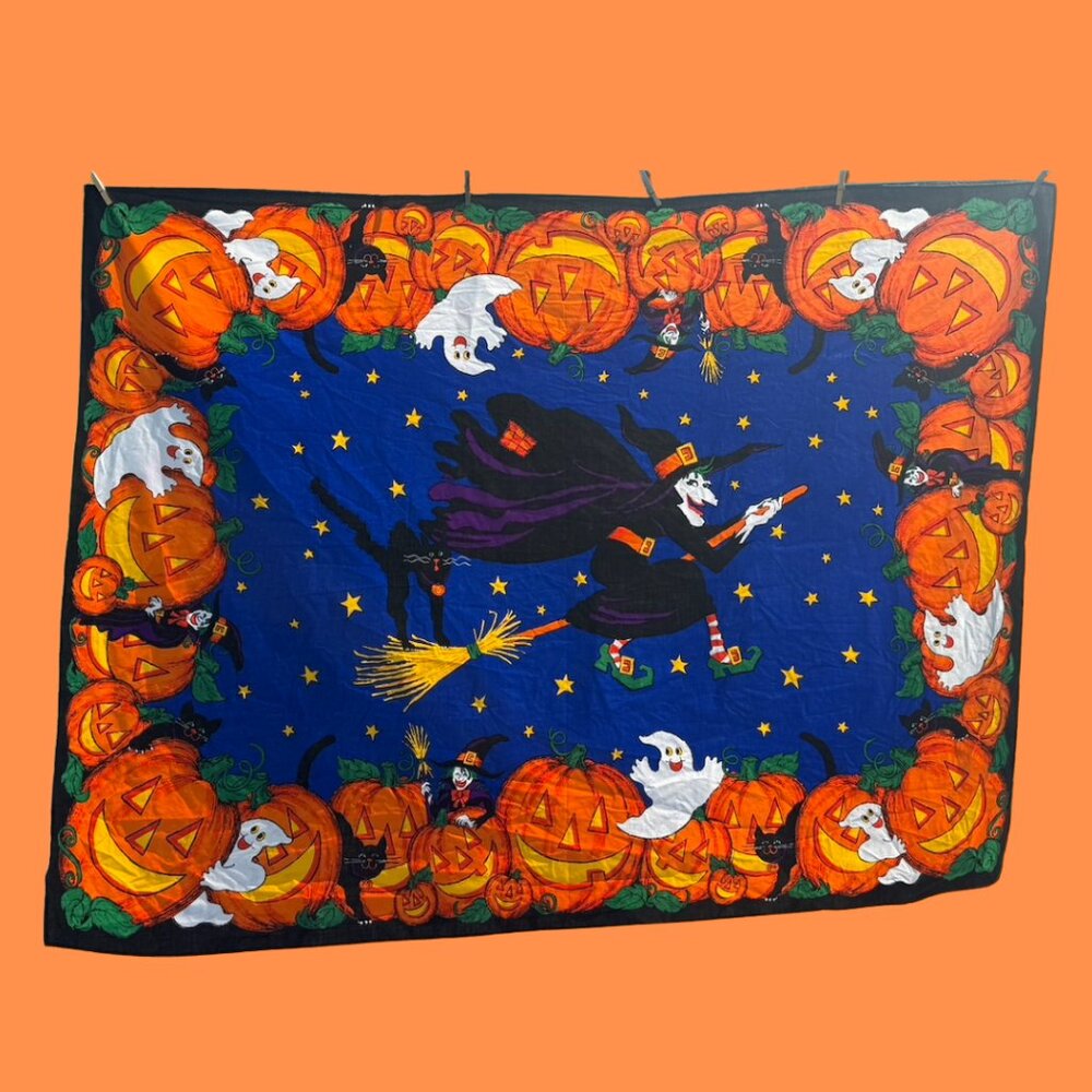 🧙‍♀️ Vintage Flying Witch Table Cloth🎃